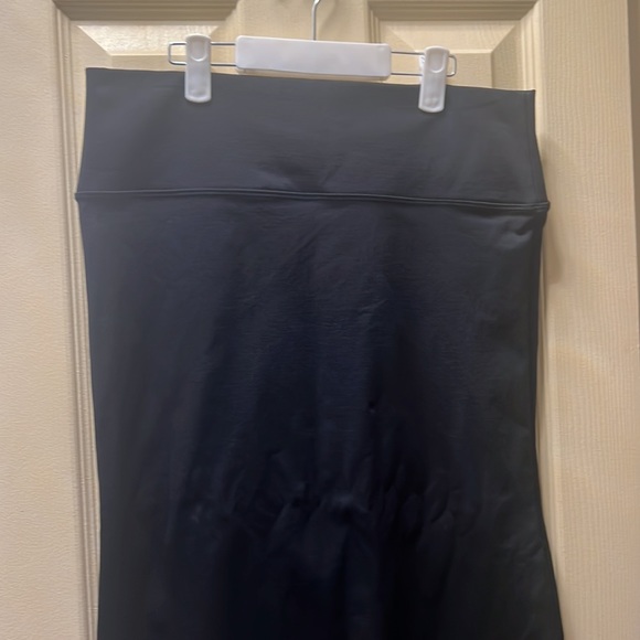 Black spandex shirt - Picture 2 of 4